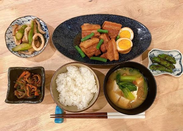 「専業主婦の妻は昼までアニメを一気見。労働意欲ゼロです」 年収1000万円の男性の悩み：コメント10