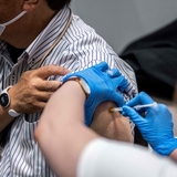 職場や大学で横行する「ワクチンハラスメント」　過剰な同調圧力社会の悲惨な末路