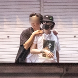 RADWIMPS野田洋次郎「泥酔＆ハグ」朝まで男だらけの泥酔誕生日会