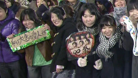 KinKi Kids・堂本光一、飛行機で「横に乗ってくるキモい人」と怒り告白！：コメント16