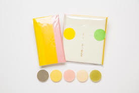 好きな全国のお土産菓子は？ 3位『もみじ饅頭』2位『八つ橋』1位はサクッとした…：コメント248