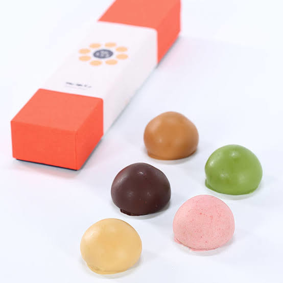 好きな全国のお土産菓子は？ 3位『もみじ饅頭』2位『八つ橋』1位はサクッとした…：コメント53