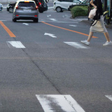 歩行者の信号無視横断にドライバーは戦々恐々 警察も対策強化 歩行者が加害者になるケースも？