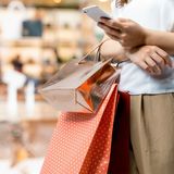 スタバ代月4万､夏の電気代月10万…｢年収1000万なのに貯金30万｣独身女性が浪費をやめられなかったワケ