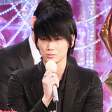 綾野剛“芸能界追放”ピンチで…あの俳優に期待の声があがる理由