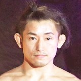 才賀紀左衛門　恋人の膝枕で耳かき「毎日やってほしい」投稿に「いつもラブラブですね」