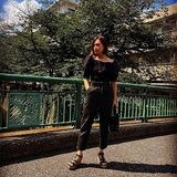 佐田真由美「女の子っぽい」セットアップ姿＆27年前の写真披露「整形ばりに顔が違う…」と自らツッコミ