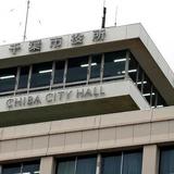 授業中に立ち歩いた児童の腹を拳で殴り、腰回りを膝蹴り…小学校教諭