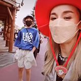 鈴木紗理奈、１２歳イケメン長男とＴＤＬで親子ショット！「カッコいい」「どっから見てもカレカノ」