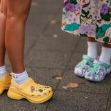 クロックスがダイソーを提訴、サンダルがダイソーから消える可能性も（米）