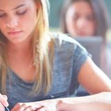 「大卒の女性が増えると少子化になる」ハンガリーが出した報告書が大問題に