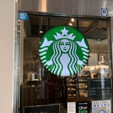 「スタバは富裕層のもの」「ユニクロTシャツを買うか1週間悩む」年収750万円の貧乏性な女性