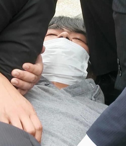 山上徹也容疑者何を思う?伯父が近況明かす 鑑定留置の日々も全国から差し入れ「倉庫2個分」、27日国葬:コメント6