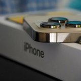 フリマアプリで購入したiPhone　ディスプレイに表示された文字に「警察案件」