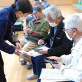 「ガラケーじゃだめなのか」75歳は会場を去った　自治体の電子クーポン使えない…スマホ持たない高齢者