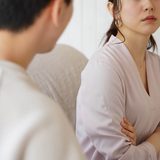 夫が会社で“キモすぎるセクハラ発言”を連発してた！部下から相談された内容に吐き気…