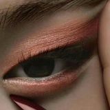 ディオールのつり目ポーズ広告が中国で炎上…「東洋人差別だ」「二度と買わない」