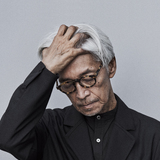 坂本龍一さんが生前投げかけていた大物芸能人への疑問。90年代にはCDプロデュースしたが