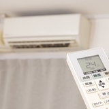 エアコンが寒すぎる職場「暑がりの自己中が冷房を下げて風量を最大にする。温度上げてもいたちごっこ状態」