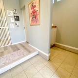 玄関を＜家族＆来客＞用に分けた家を建てて後悔。入居1か月後に納戸と化した