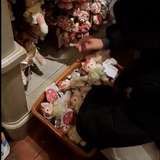 ディズニー限定グッズをカゴに詰め込み買い占め…会計50万円も　中国人グループがフリマサイトに転売か