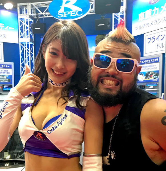 「マジでどうかしている」モーターショーに華を添える女性コンパニオンに批判の声、本人が“猛反論”も紛糾：コメント17