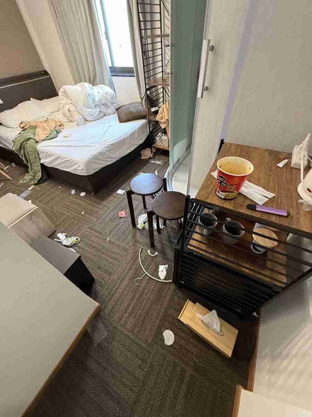 外国人観光客〝宿泊後〟部屋の惨状にSNS騒然…「ひどすぎる」「もう事件現場」：コメント2