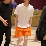 坂口健太郎　ド派手短パンメガネ姿も“骨くっきり”の激やせ具合に広がる心配