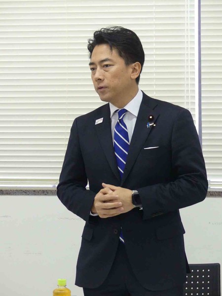小泉進次郎氏がかみ合わない答え…ステマ問題めぐる高校生の質問に　ニコニコ討論会：コメント2