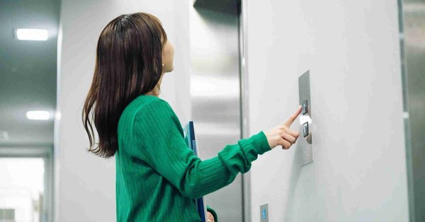 エレベーターで2人きりになった女性に警戒された…「怪しい男じゃないのに！」：コメント2