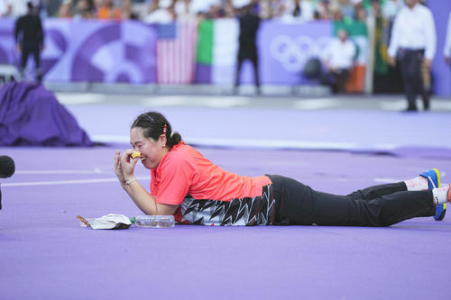 「腹ばいになって足バタバタ…萌える」17歳で銅メダルの中井亜美　エキシビのキュート振付に反響：コメント4