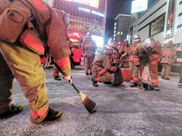 渋谷のスクランブル交差点で火災　「男が液体をまき火つけた」と通報：コメント2