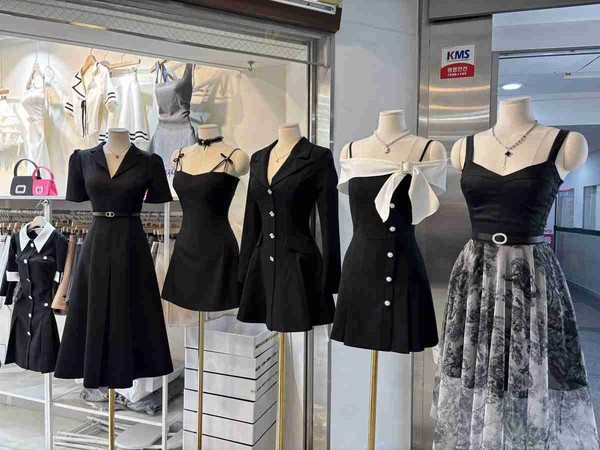 韓国でたくさん売られているこういう服、実際に着てる韓国人をほぼ観ないけど、観光客用って事?:コメント2