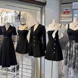 韓国でたくさん売られているこういう服、実際に着てる韓国人をほぼ観ないけど、観光客用って事？