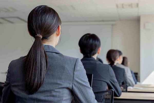 「遅刻しても手にスタバ…」今どき新入社員に頭を抱える49歳管理職：コメント2