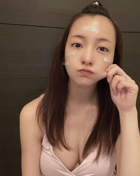 板野友美　19年所属のホリプロ退社で独立　昨年20周年の節目「もう一歩、自分で進んでみたい」：コメント11