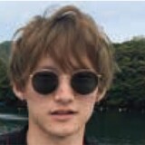 八田與一容疑者の新たな写真公開　全身とサングラス姿　別府ひき逃げ　発生から4年
