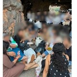 「民度が悪すぎる」ディズニーシーで外国人集団が座り込み・飲食持ち込み姿が急拡散
