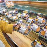 「狙っている客には絶対に断ります」　総菜の「値引きシール」を待つ客へ…
